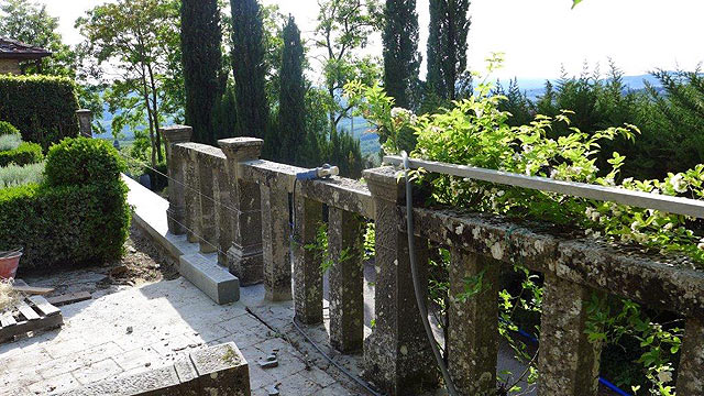 Villa le Barone: restauration de la balustrade en "Pietra serena"