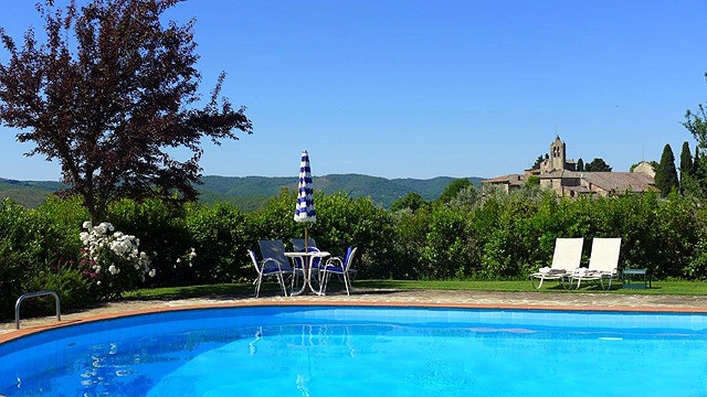 Piscine avec vue à Villa le Barone en Toscane 