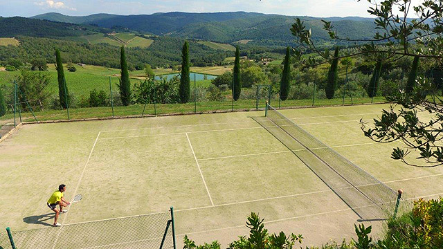 Tennis avec vue à Villa le Barone en Toscane 