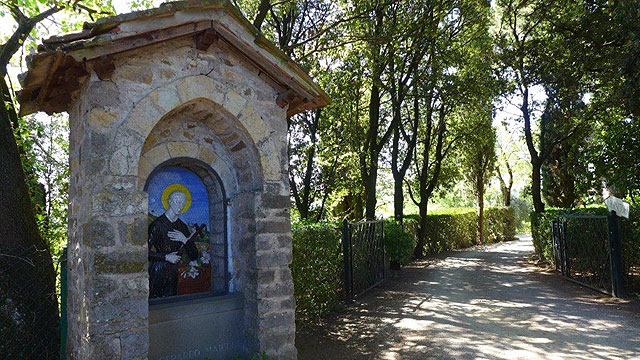Tabernacle de Saint Gerardo Maiella à l'entrée de Villa le Barone