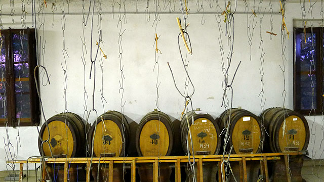 Tonneaux pour le Vin Santo (Vin Saint) en Toscane 